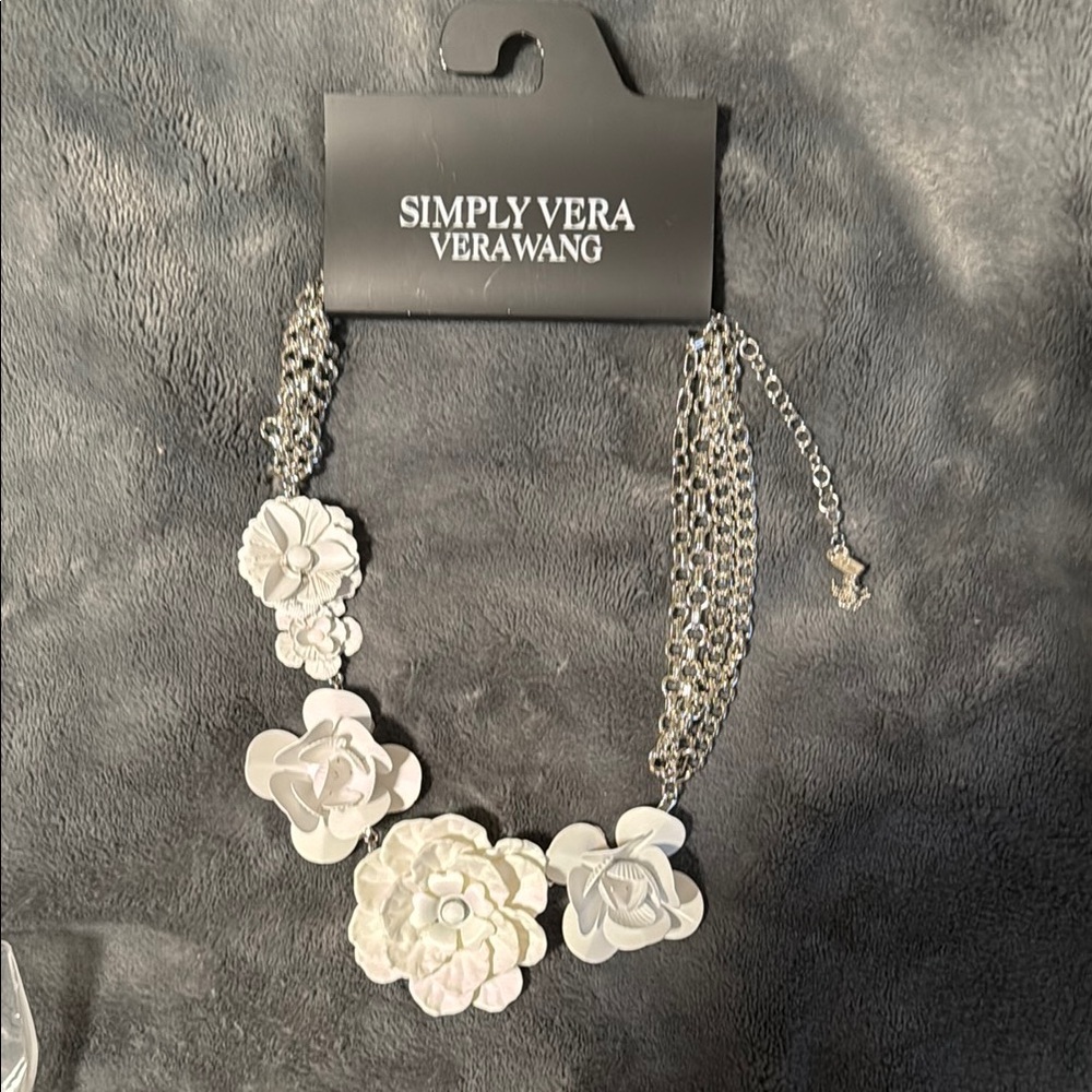 Simply Vera Vera Wang Silver Floral Necklace.  NWT